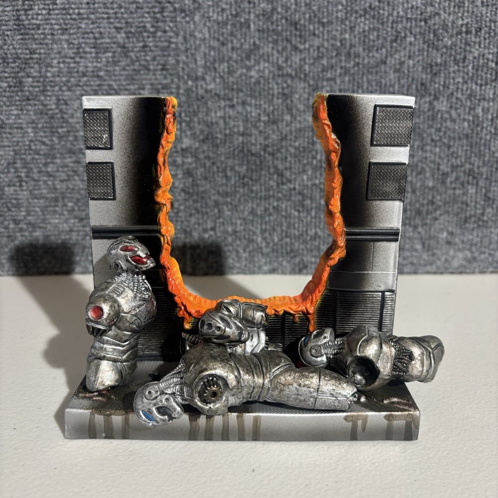 Marvel Legends ULTRON DEFEATED 2005 Toybiz Diarama